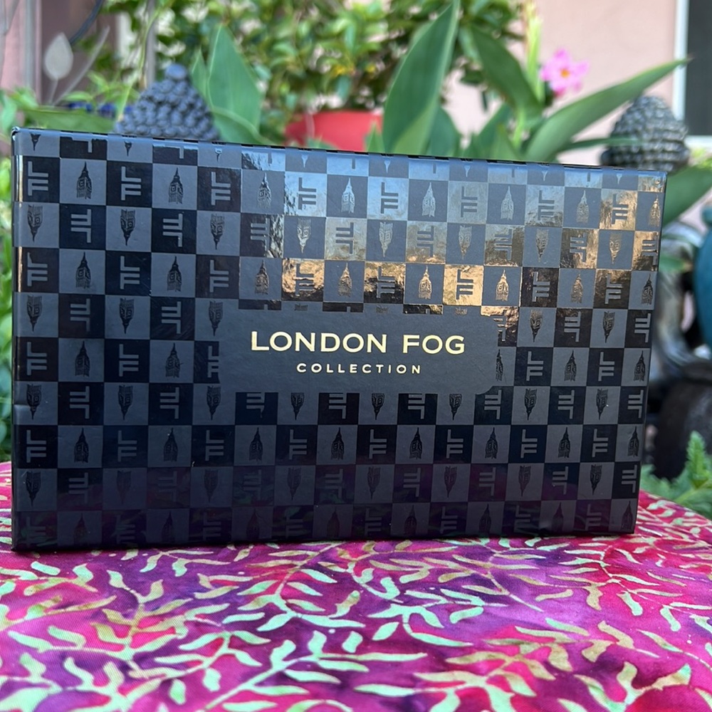 New London Fog Black Croc Embossed Zip Around Wallet or Wristlet - Picture 12 of 12
